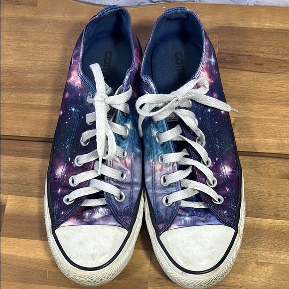 Galaxy Pattern Low-Top Sneakers - Picture 4 of 7
